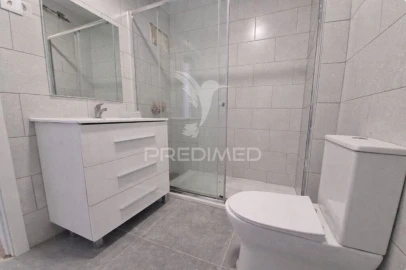 Apartamento T3 para Venda em Baixa da Banheira e Vale da Amoreira