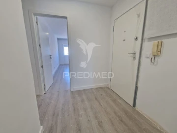 Apartamento T3 para Venda em Baixa da Banheira e Vale da Amoreira