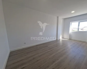 Apartamento T3 para Venda em Baixa da Banheira e Vale da Amoreira