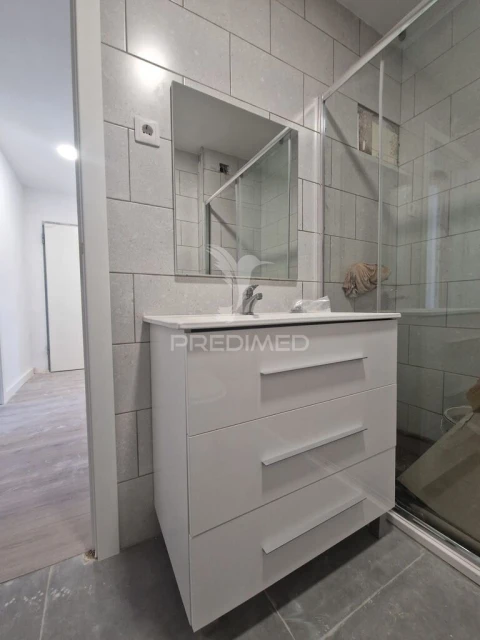 Apartamento T3 para Venda em Baixa da Banheira e Vale da Amoreira