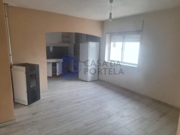 Apartamento T3 para Venda em Tornada e Salir do Porto