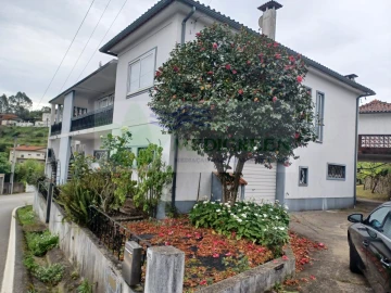 Moradia T4 para Venda em Pessegueiro do Vouga