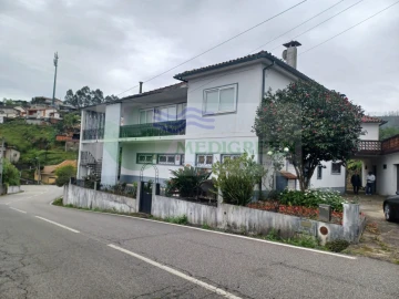 Moradia T4 para Venda em Pessegueiro do Vouga