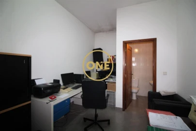 Loja para Venda em Esmeriz e Cabeçudos