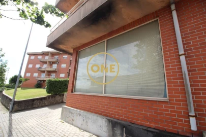 Loja para Venda em Esmeriz e Cabeçudos