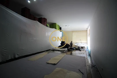 Loja para Venda em Esmeriz e Cabeçudos