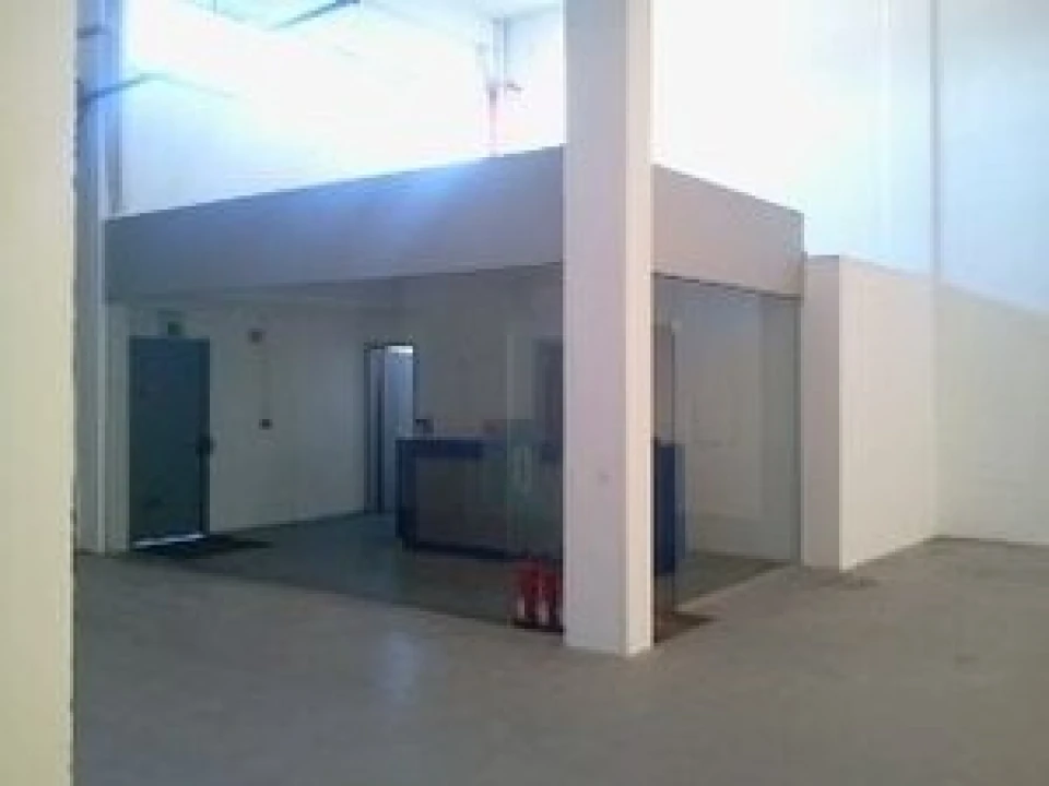 Armazém para Arrendamento em Rio de Mouro Foto 4