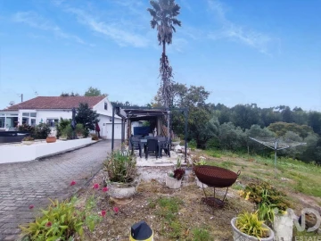 Moradia T6 para Venda em Cadaval e Pêro Moniz