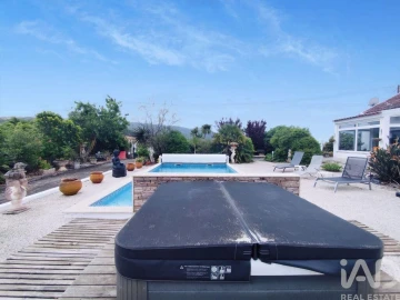 Moradia T6 para Venda em Cadaval e Pêro Moniz