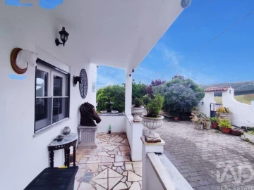 Moradia T6 para Venda em Cadaval e Pêro Moniz