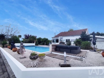 Moradia T6 para Venda em Cadaval e Pêro Moniz