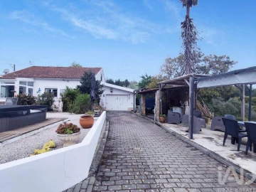 Moradia T6 para Venda em Cadaval e Pêro Moniz