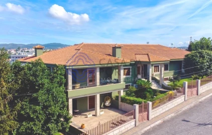 Moradia T9 para Venda em Frazão Arreigada