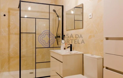 Moradia T9 para Venda em Frazão Arreigada