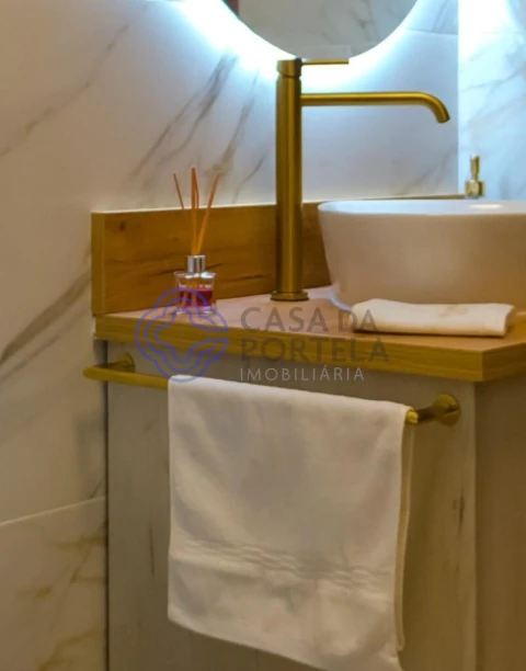 Moradia T9 para Venda em Frazão Arreigada