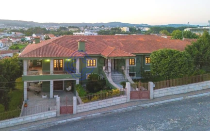 Moradia T9 para Venda em Frazão Arreigada