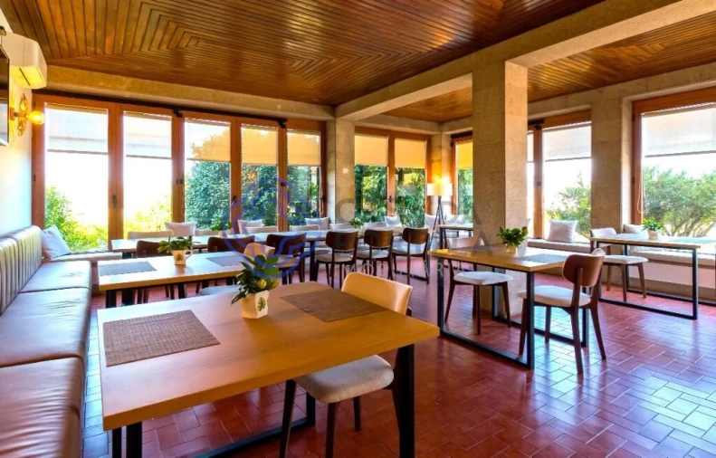 Moradia T9 para Venda em Frazão Arreigada Foto 11