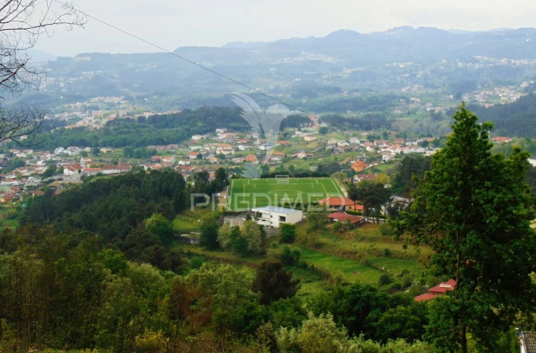 Terreno para Venda em Lordelo Foto 1