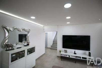 Moradia T7 para Venda em Ramada e Caneças