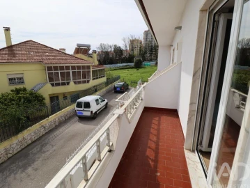Moradia T7 para Venda em Ramada e Caneças