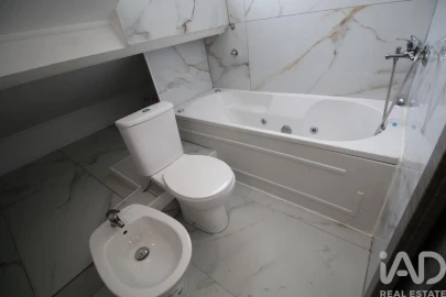 Moradia T7 para Venda em Ramada e Caneças