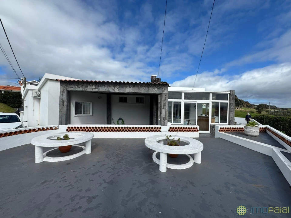 Moradia T2 para Venda em Praia do Almoxarife Foto 1