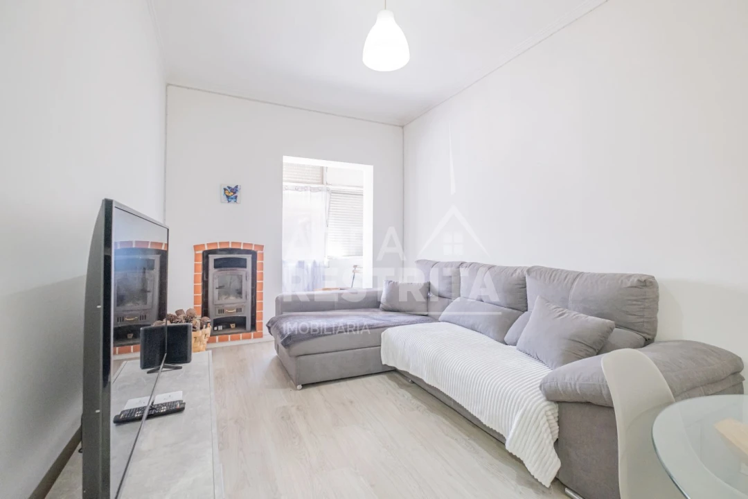 Apartamento T2 para Venda em Amora Foto 1