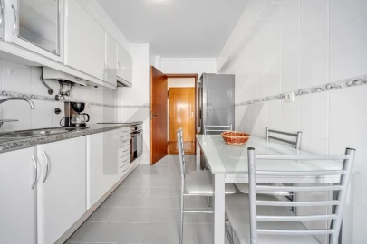 Apartamento T3 para Arrendamento em São Martinho