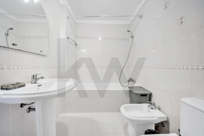 Apartamento T3 para Arrendamento em São Martinho