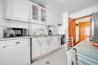 Apartamento T3 para Arrendamento em São Martinho