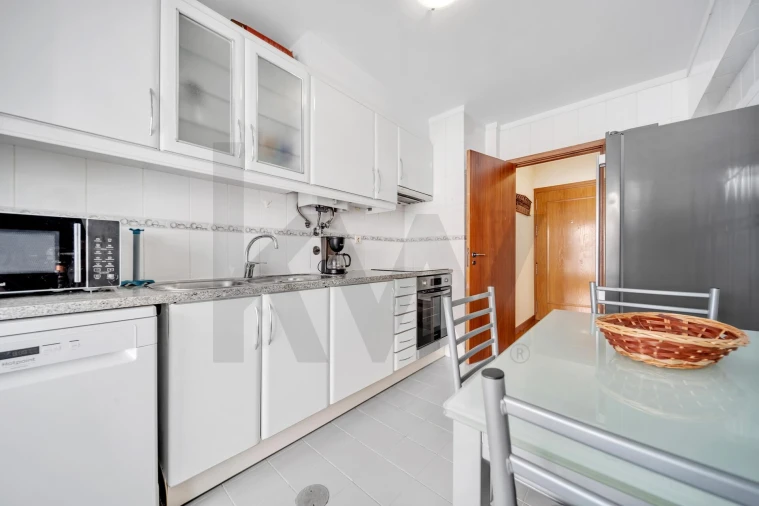 Apartamento T3 para Arrendamento em São Martinho Foto 33