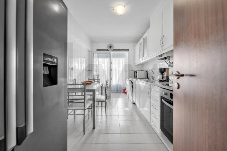 Apartamento T3 para Arrendamento em São Martinho Foto 31