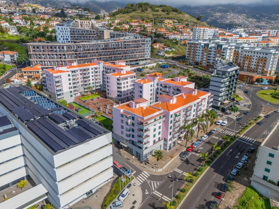 Apartamento T3 para Arrendamento em São Martinho Foto 9