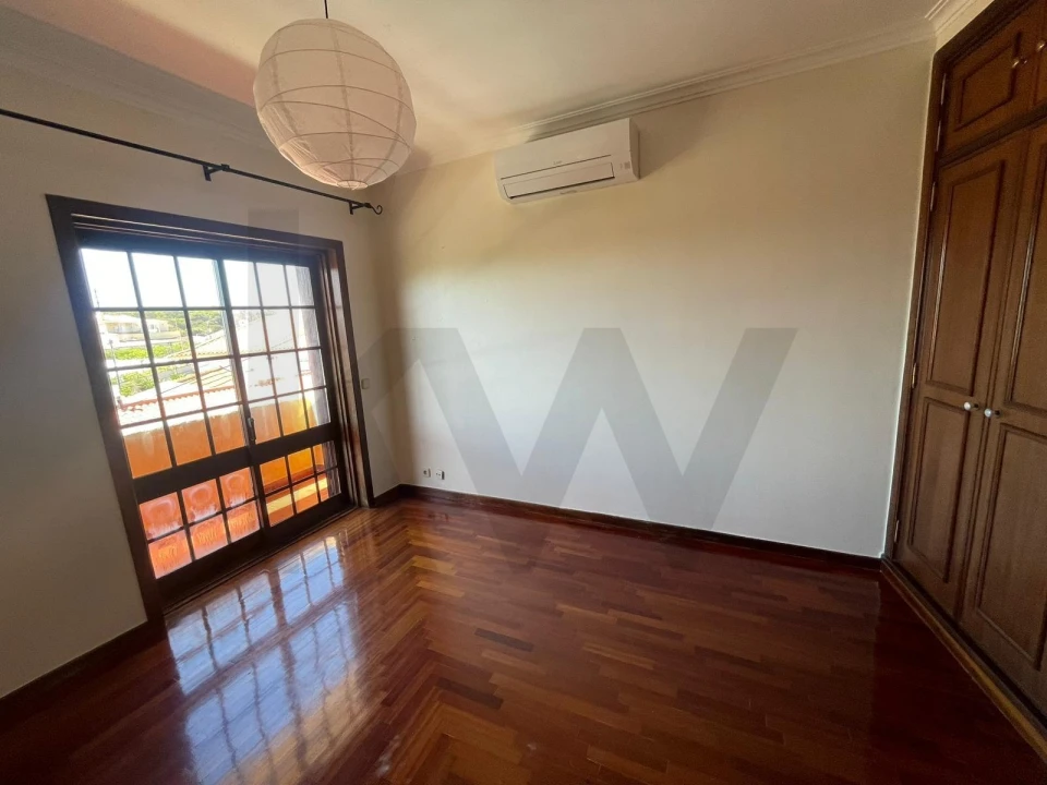 Moradia T4 para Arrendamento em Alcabideche Foto 26