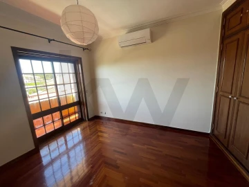 Moradia T4 para Arrendamento em Alcabideche