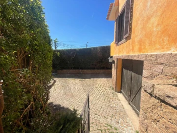 Moradia T4 para Arrendamento em Alcabideche