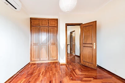 Moradia T4 para Arrendamento em Alcabideche