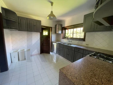 Moradia T4 para Arrendamento em Alcabideche