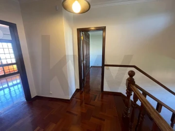 Moradia T4 para Arrendamento em Alcabideche