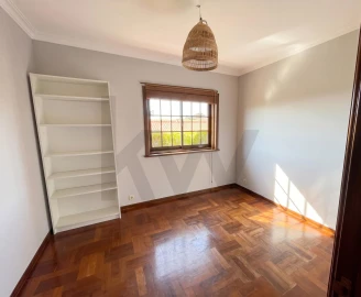 Moradia T4 para Arrendamento em Alcabideche