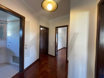 Moradia T4 para Arrendamento em Alcabideche