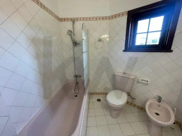 Moradia T4 para Arrendamento em Alcabideche