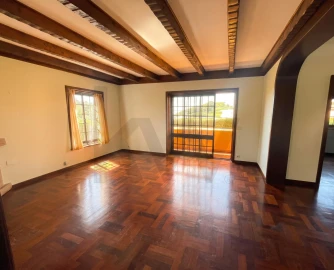 Moradia T4 para Arrendamento em Alcabideche