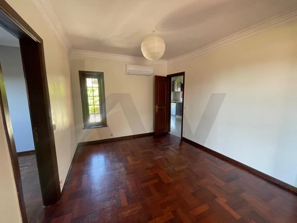 Moradia T4 para Arrendamento em Alcabideche Foto 10