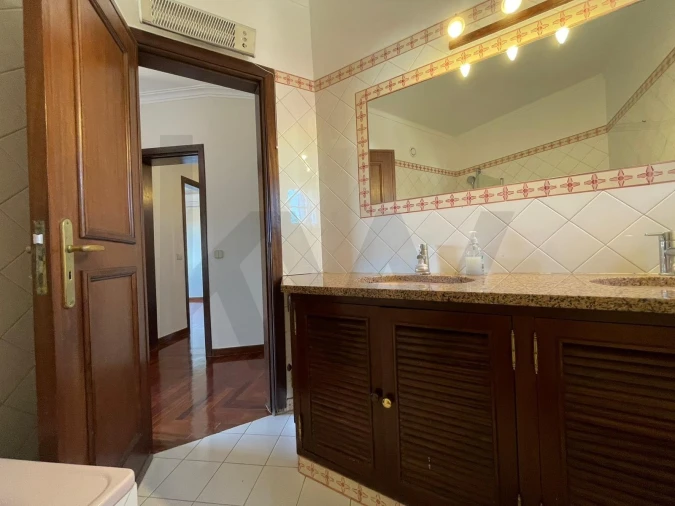 Moradia T4 para Arrendamento em Alcabideche Foto 22