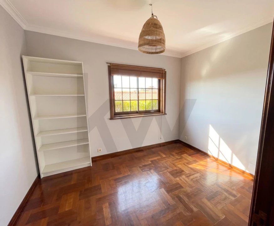 Moradia T4 para Arrendamento em Alcabideche Foto 17