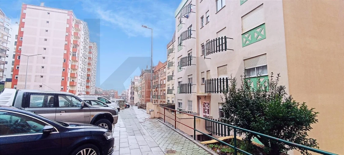 Apartamento T2 para Arrendamento em Algueirão-Mem Martins Foto 16