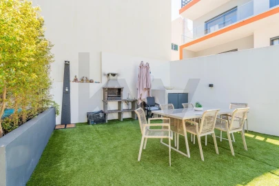 Moradia T3 para Venda em Ramada e Caneças