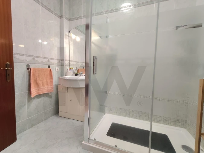 Apartamento T3 para Venda em Moita Foto 3