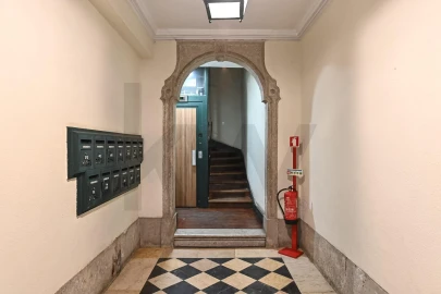 Apartamento T3 para Arrendamento em Santa Maria Maior